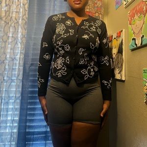 Talbot black cardigan with white flowers embroidered